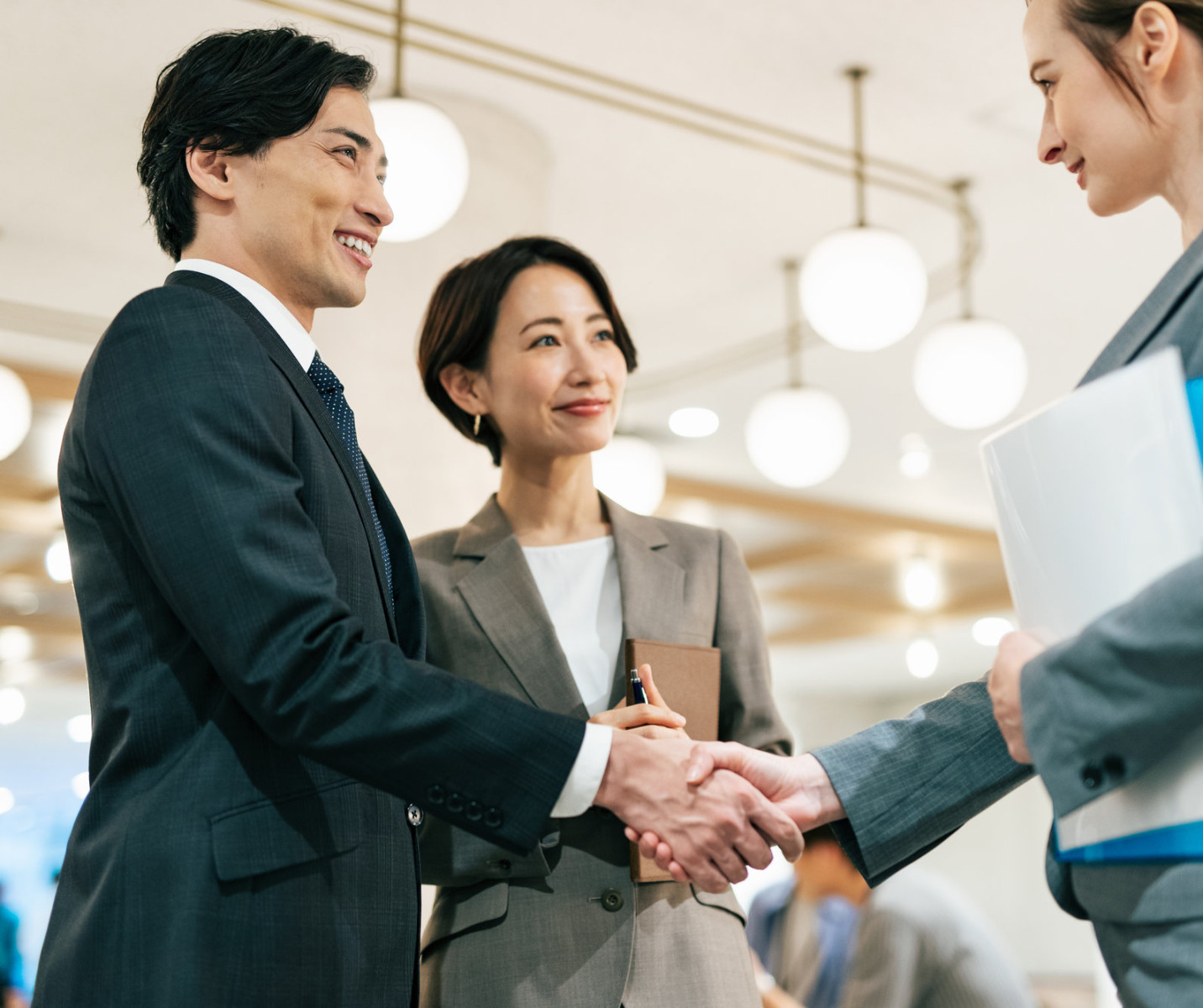 経理代行＋税理士 伴走プランで手間ゼロ