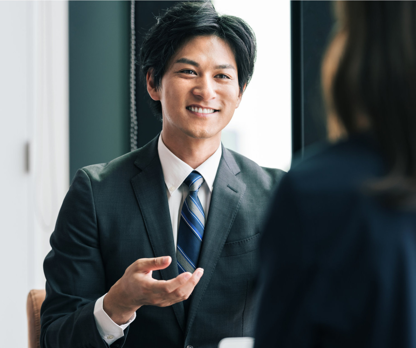 金融機関出身の代表が直接対応